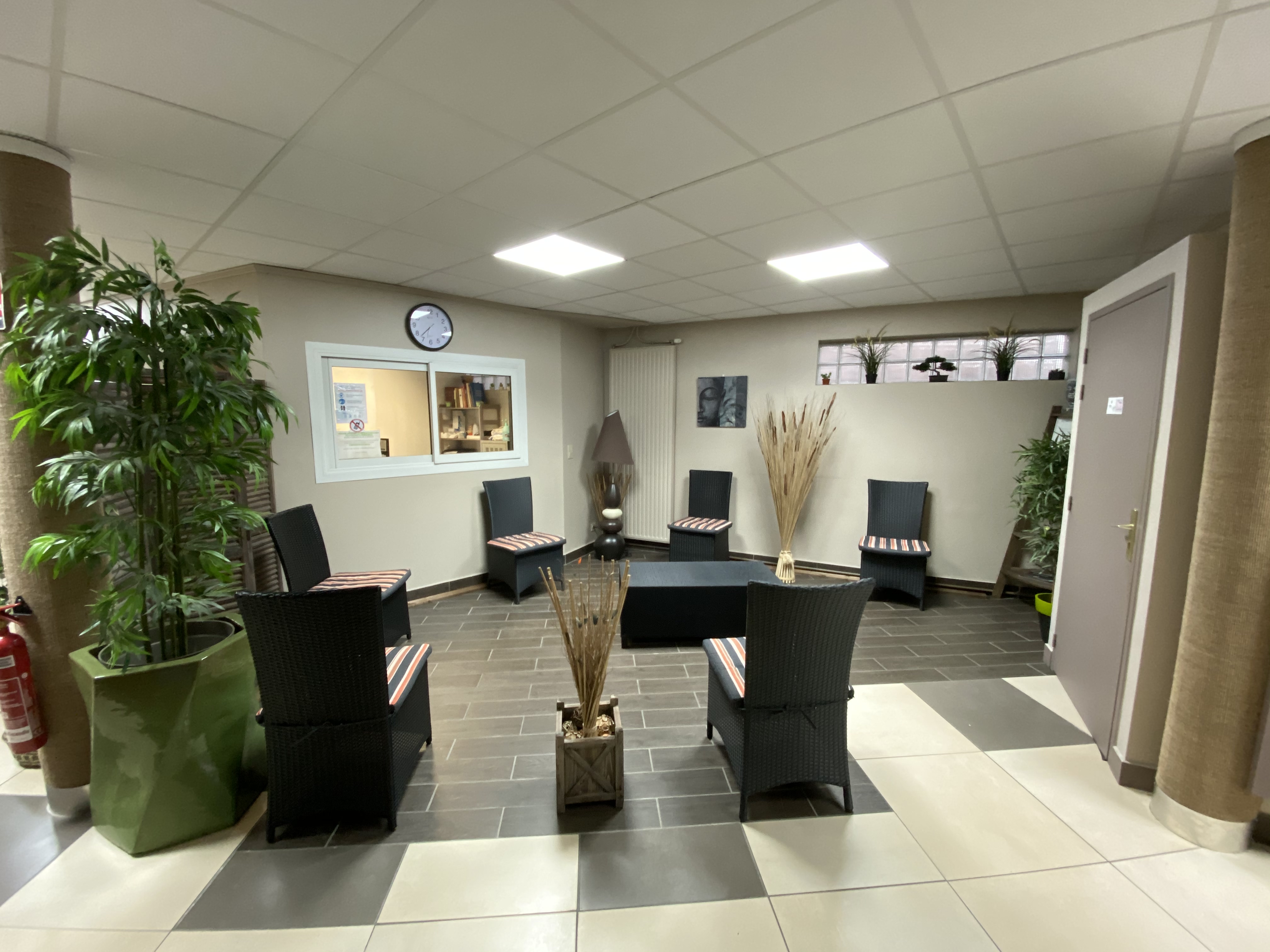 Salle d'attente cabinet ostéopathie Bergerac